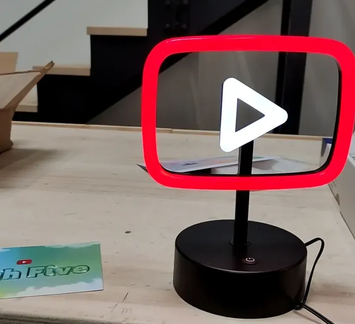Petit cadeau de Youtube pour la chaine Lemoult'e Batteries, Tours, Lemoult'e Batteries